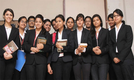 Judicial Service Exam vs Law Practice: नए नियमों के साथ क्या बेहतर है? (2025 गाइड)
